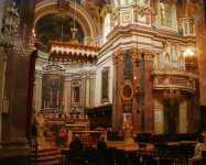 The altar, Mdina Cathedral, Malta.jpg